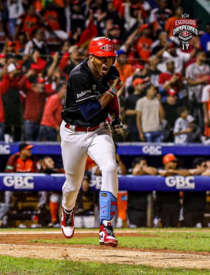 EscobarAle19's tweet image. EL MVP DE LA FINAL DE #LIDOM ES GUAIRISTA !!! 🏆🇻🇪

Alcides Escobar fue galardonado como el Jugador Más Valioso de la Final de #LIDOM con los Leones del Escogido.

AVG: .333
HR: 1
CI: 5
CA: 1
OPS: .833

"DONDE JUEGA, ALCIDES GANA"

@alcidesescobar2 

📸 @EscogidoBBClub