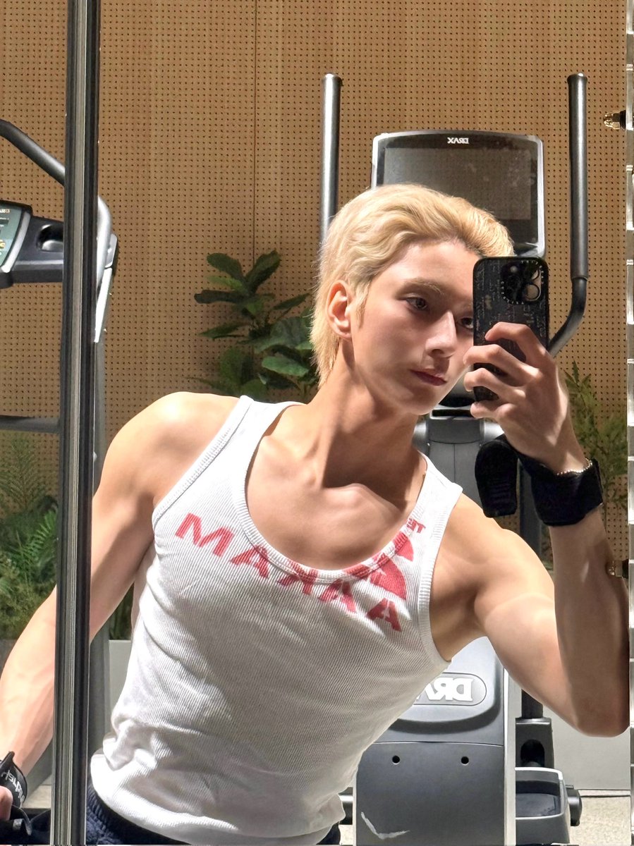 fifi ⛅ DEAD AND tweet media