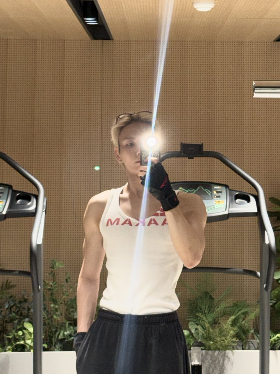 fifi ⛅ DEAD AND tweet media