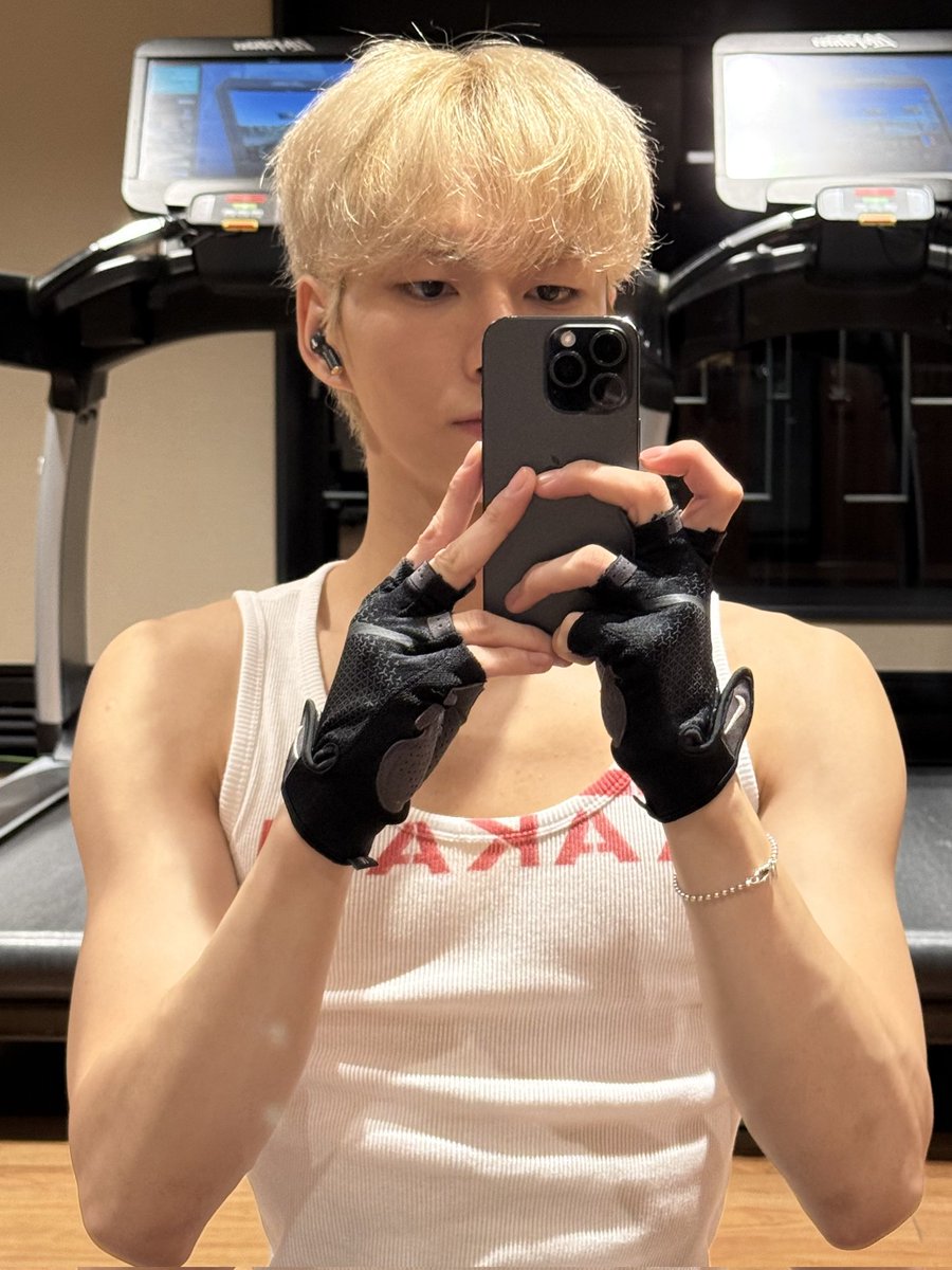 fifi ⛅ DEAD AND tweet media