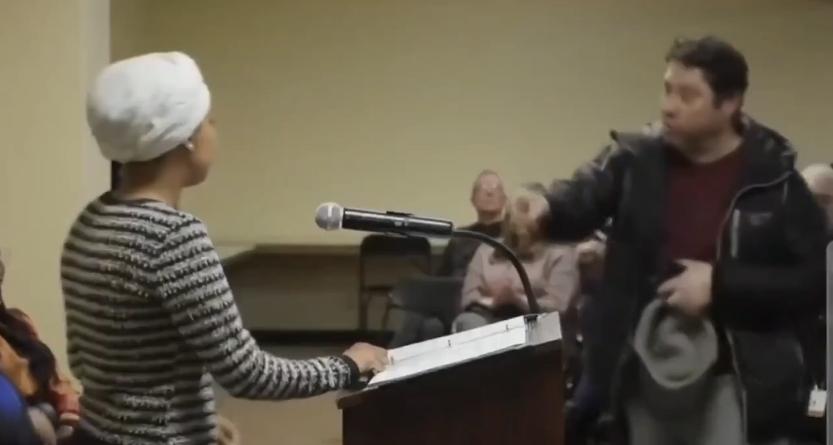 RedLineNewsUSA's tweet image. Staged or not staged? Honest opinion.