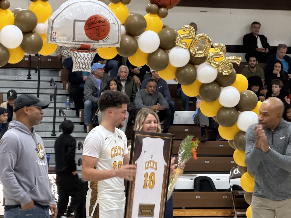latsondheimer's tweet photo. Senior night for the last of the Perrantes brothers, Malakai. https://t.co/GEyuezPejZ