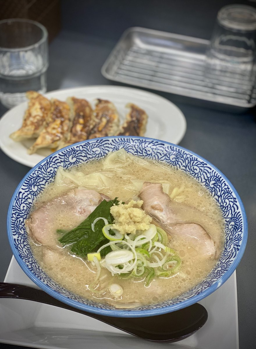 sugyu6's tweet photo. 昨日の昼ラーは生姜ワンダーさんです☀️
みそ生姜に半額餃子！
ごちそうさまでした🙇 https://t.co/9soh0PyukE