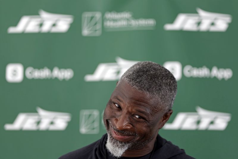 NFL_DovKleiman's tweet image. The Jets highest paid players for 2026:

Aaron Rodgers - $35M
Sauce Gardner - $31M
Justin Fields - $23M

The WORST franchise in NFL history 🤦‍♂️