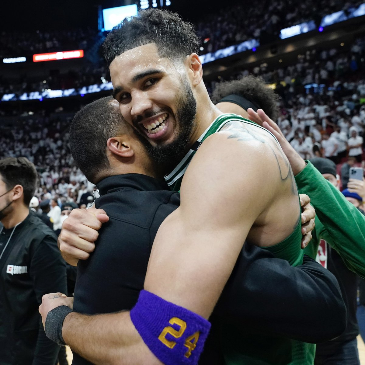 Jayson Tatum resumé is stacked at 27, stars he’s beaten in his playoff career:

Giannis (2x)
Embiid (3x)
Jimmy
Luka
KD
Harden
Kyrie (2x)
Siakam (2x)
Lowry (2x)
Haliburton
Mitchell
Adebayo (2x)
Trae
Jrue
Paolo