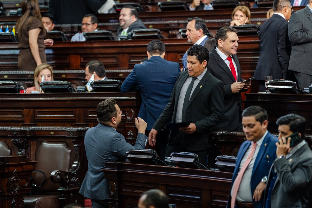 msemillagt's tweet photo. GUATEMALA NO PUEDE DETENERSE 🇬🇹

En el pleno del congreso hemos logrado la aprobación de una ampliación presupuestaria que traerá consigo desarrollo y bienestar.

Con esta ampliación se logrará invertir en áreas de tanta importancia para Guatemala como: 

Seguridad 👮
Educación 📚
Desarrollo social 💕

En un momento difícil, elegimos lo más responsable: continuidad del Estado con reglas, control y transparencia.
