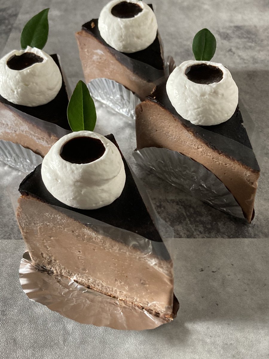 AmenochiSweets's tweet photo. 2月のお休み&amp;おススメ商品
「白いちごのタルト」
「チョコバスク」
よろしくお願いします。
「Prelude」を聴きながら
ランチは予約制、カフェのみの方もお電話にて確認をお願いします。
また、お車の乗り合いにご協力お願い致します🤲
#雨のち晴れ #古民家ケーキ屋  #ランチ　#パフェ #ミスチル https://t.co/eKzqIfR0zl
