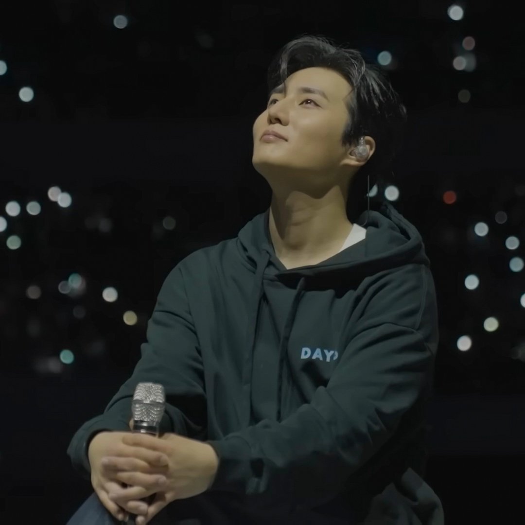 aegyochangjae's tweet photo. youngk in manila 🥺😭

forever young                         the decade https://t.co/nvGG0JMdXE