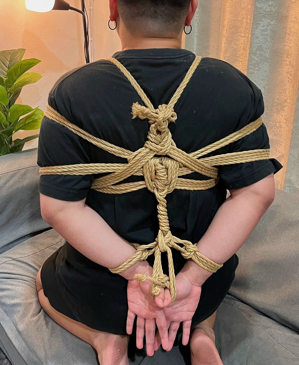 First Shibari Session 🪢
by <a href="/HeavyKnottRolls/">KnottyHeavyRolls</a>