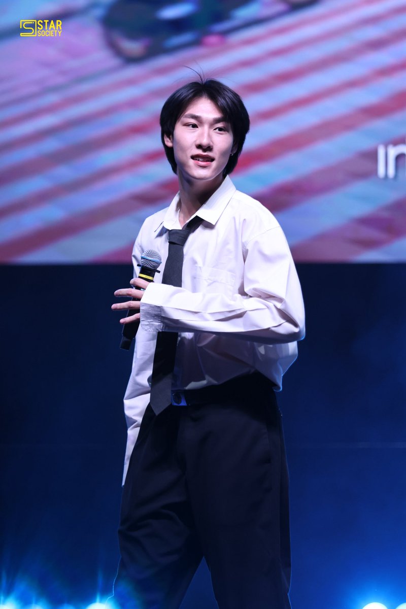 STARSOCIETY_TH's tweet photo. “โชค” ในงานแถลงข่าวผลงานและทิศทางของมหาวิทยาลัยศรีนครินทรวิโรฒ “Know Me LOVES Me” We are SWU
#ถ้ารู้จักเดี๋ยวรักเลย
#มศว #PRswu
#ทีมมศว #SWU
#ChokDitheechok https://t.co/0MyO6i1Edk