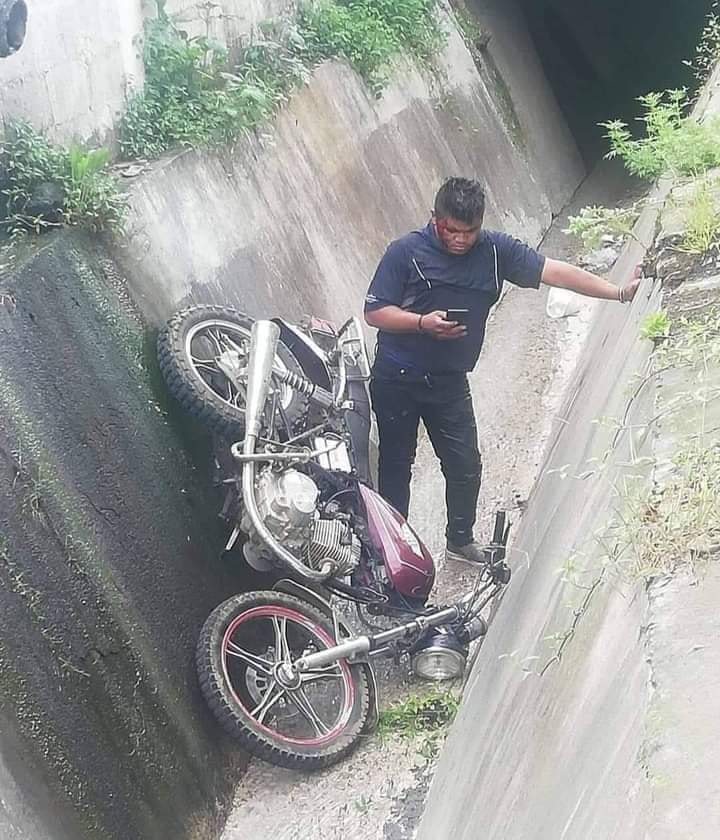 killmyaffairs's tweet image. los personajes de los aus tuiteando todo lo q les pasa