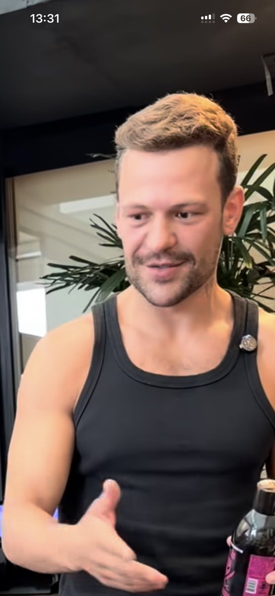 poptime's tweet photo. Saulo (ex Pôncio) CHOCA com antes e depois. https://t.co/MPHwHWCsHr