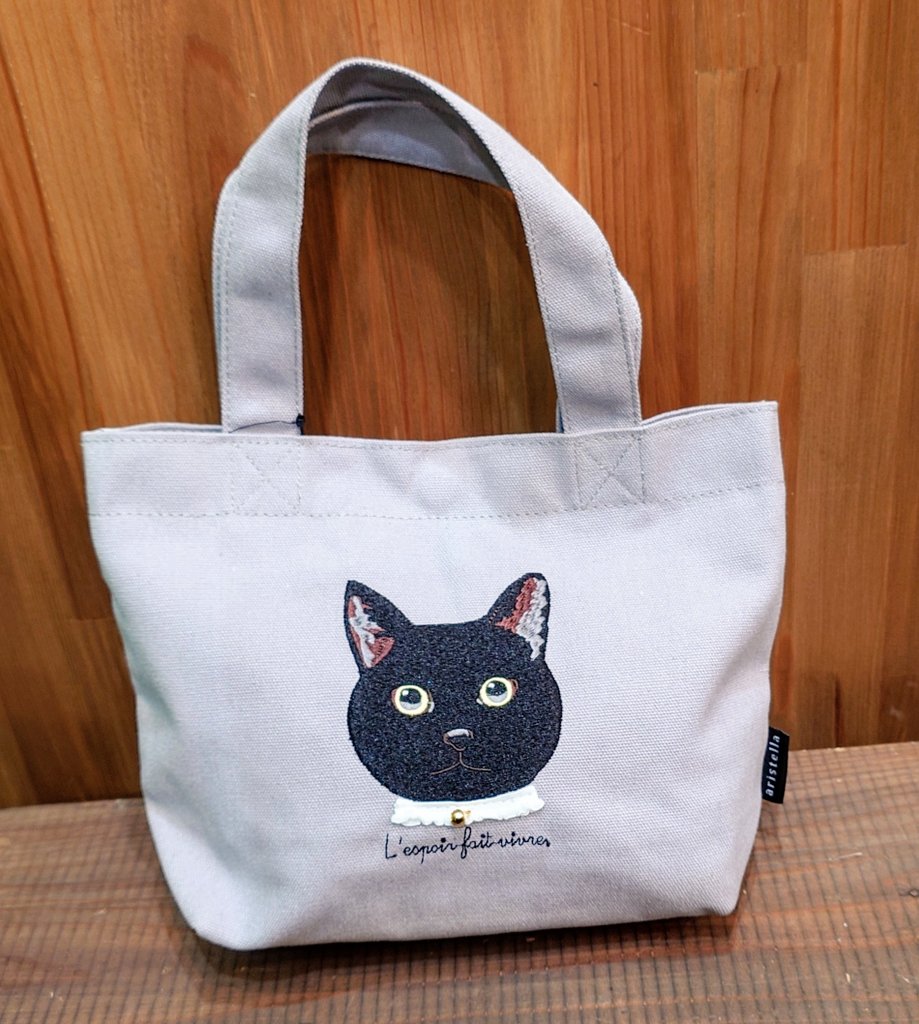 黒猫刺繍のミニバッグとポーチ2種。 レース襟と小さな鈴も付いていて