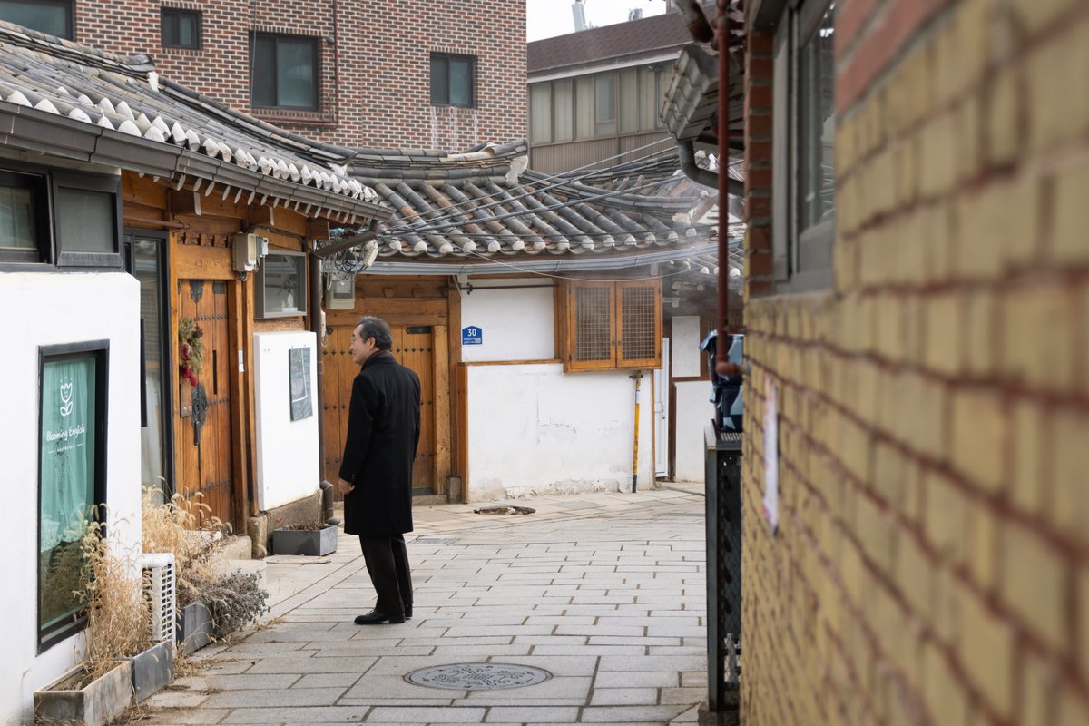 청년 취업이 어렵습니다. 구직을 포기하고 그냥 쉬는 2030이 72만명으로 늘었습니다. 정책이 없는 게 아닙니다. 정책이 너무 많고 보조금 등 인센티브가 지나쳐 탈입니다. 쉬었음 청년에게 필요한 것은 대출이나 보조금이 아닙니다. 좋은 일자리입니다. 기업을 옥죄는 나라, 기업이 떠나는 나라로 가면