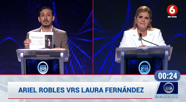 Laura respondiendo a Ariel que "qué asco un hombre que piensa que una relación con una muchacha de 14 años es normal" sin saber que esa persona es su candidato a diputado #1 por Alajuela JAJAJAJAJA

Encubridora de acosadores!
#DebateTotal