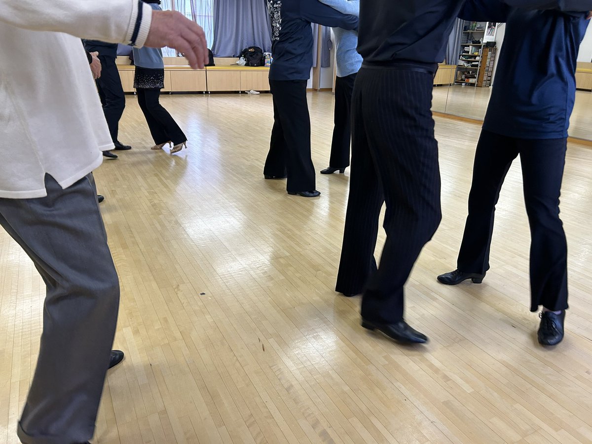 昨日もわいわい開催しました

うらら先生の楽しいラテンクラスが絶好調です

明日は3時から楽しいボールルームクラスも気軽に開催予定

#社交ダンス  #ラテン #ボールルーム