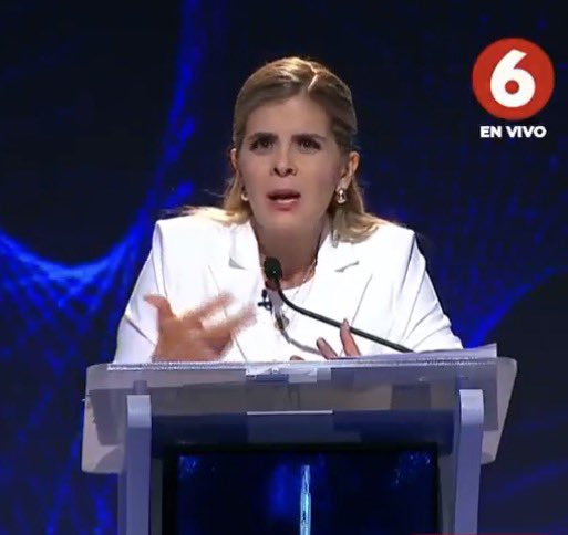 cesarrj17's tweet image. A Laura Fernández le sacan las pruebas de sus mentiras y aún así sigue mintiendo #DebateTotal #DebateRepretel