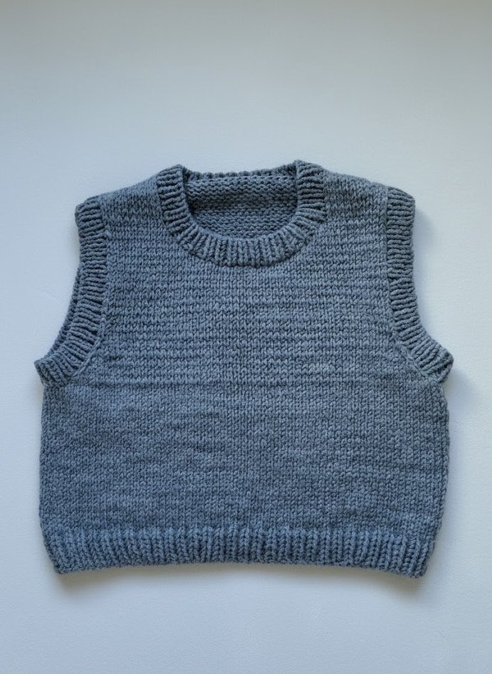 はじめての棒針編みウェア、はじめての文章パターン(韓国語)編めた✌︎
改善点あるけど楽しかったからヨシ