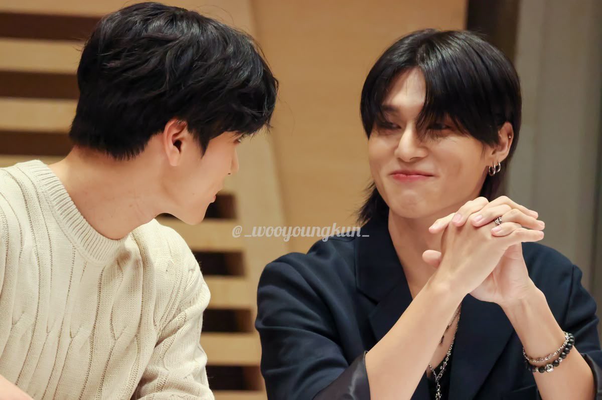 wsnkitten's tweet image. „can i kiss you now?“                   „earn it“