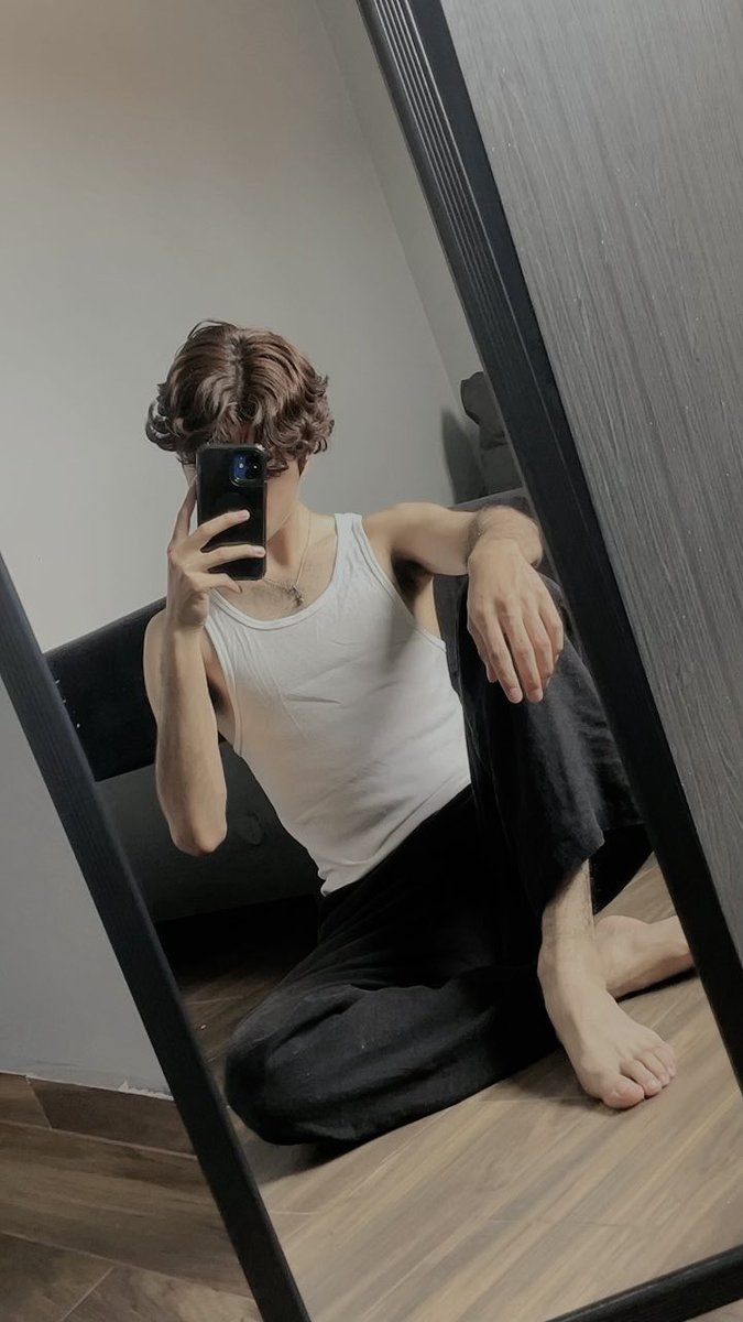 ticklemesoft19's tweet photo. I think I need a massage 🤔 https://t.co/6RCYI7xgOs