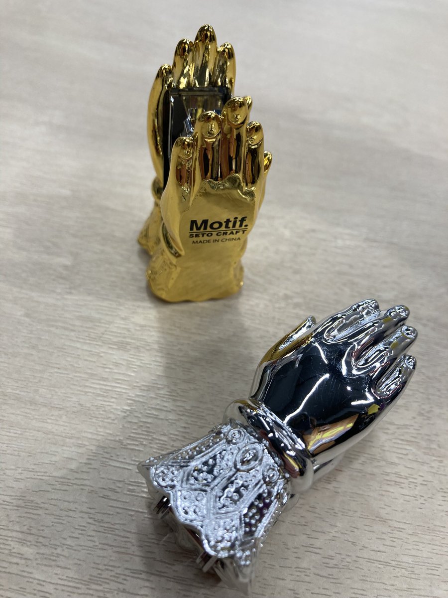 IdealNerima's tweet photo. 【おすすめ商品】

《セトクラフト》

ハンド型ステープラー／1540円（税込）

西洋貴族の手がモチーフのホチキスです👑インテリアにも◎ https://t.co/24KHraFGpl