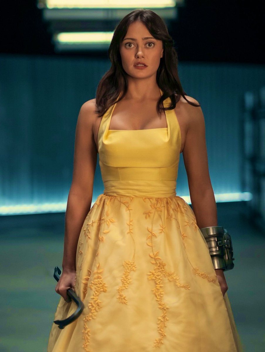 she looks insanely pretty in this yellow dress she looks insanely pretty in this yellow dress