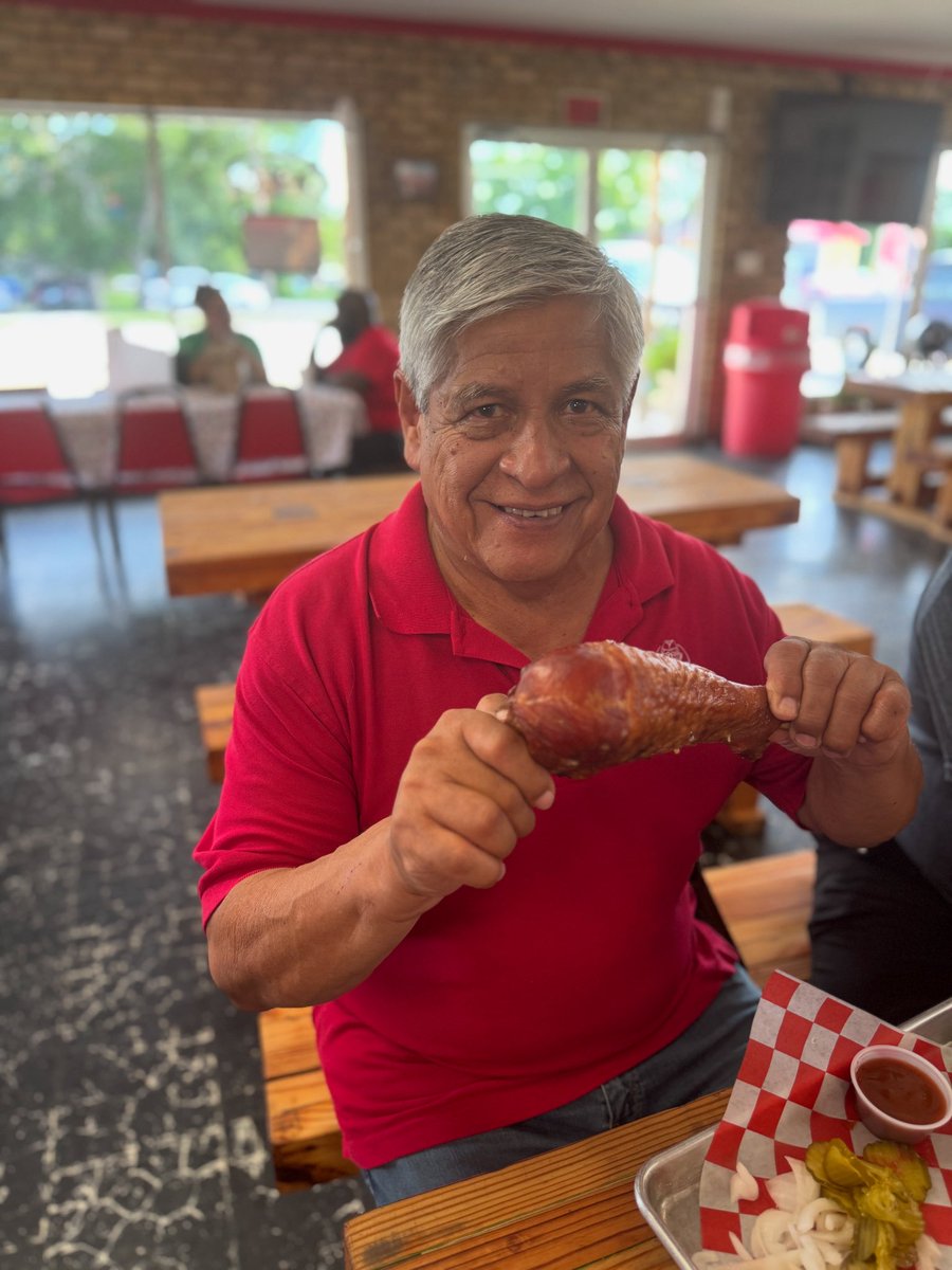 DavilasBBQ's tweet image. We think he’s pretty happy about that Turkey Leg - we think you will be, too!

#TurkeyLeg #TejanoBBQ #StillSmoking #Since1959 #Seguin #Texas