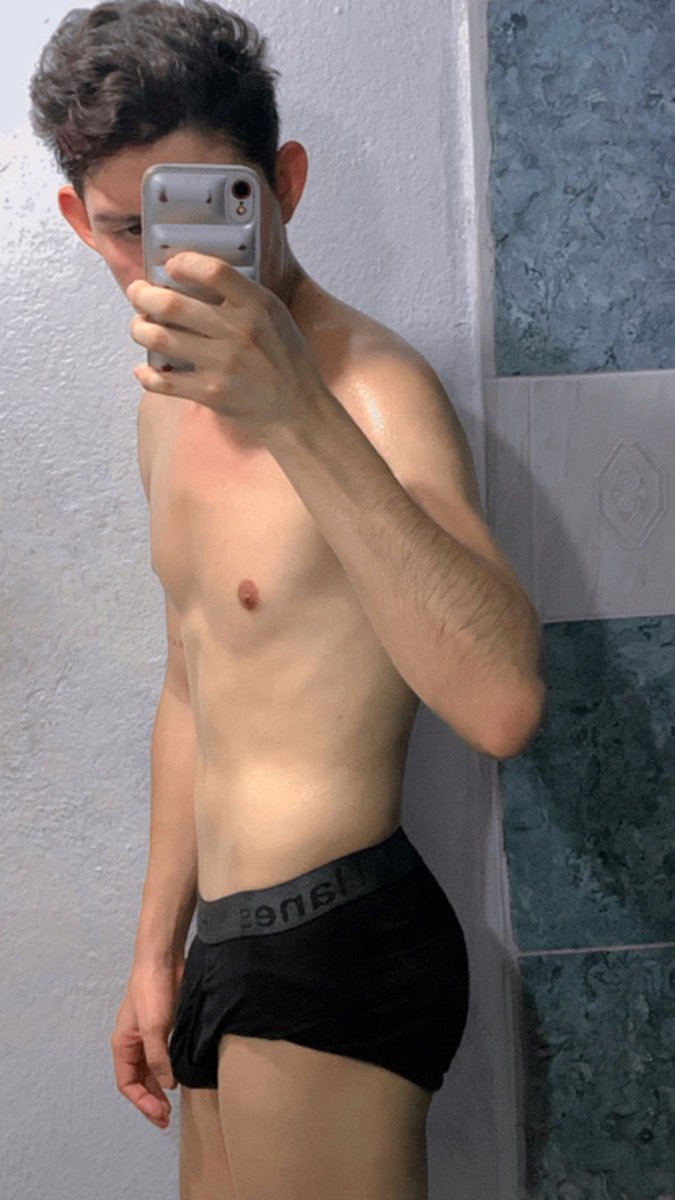 Cesarivanbucio's tweet image. Tocó baño solito, alguien me acompaña?