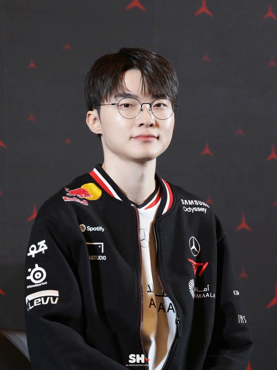 4shatteredheart's tweet photo. 251218 Benz FM 
🥹 

#Faker #이상혁 https://t.co/iVanOelIXe