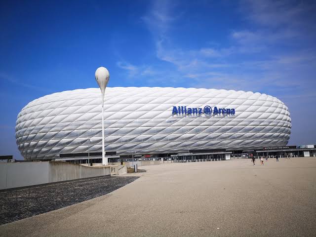 2 UP FRONT tweet media