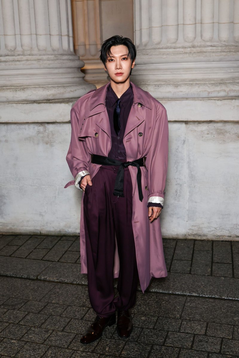 ellegirl_jp's tweet image. 「サンローラン」のショーでは山﨑賢人さんやWayVのTENらをキャッチ💖

2026年春夏オートクチュールコレクションでキャッチした豪華セレブの来場スナップはこちら👇
🔗bit.ly/4riqxsq