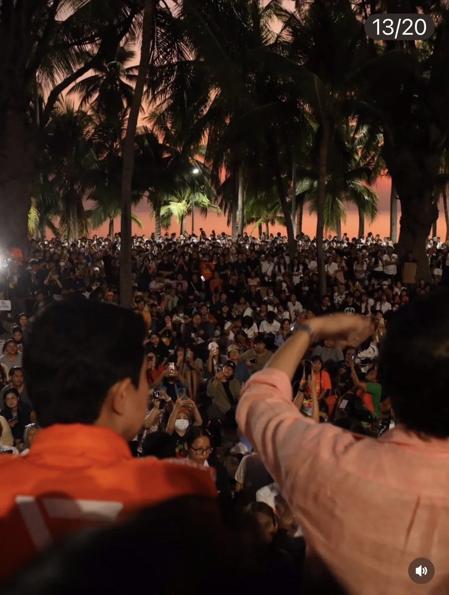 การกลับมาของพิธามันอิมแพคใจใครหลายคนจริงๆ 

นี่เคยคิดว่าเขาหายไปจากหน้าสื่อไทย ความคิดถึงจืดจางไปตามกาลเวลา คนไทยลืมง่าย

แต่จากมวลชนที่มารอเจอเขา จาก สามย่าน สมุทรปราการ ระยอง บางแสน คนไทยไม่ได้ลืมง่าย แค่พวกเก็บความคิดถึงไว้แสดงออกต่อหน้าคนที่เขารัก simple as that 🫶 #ทิมพิธา