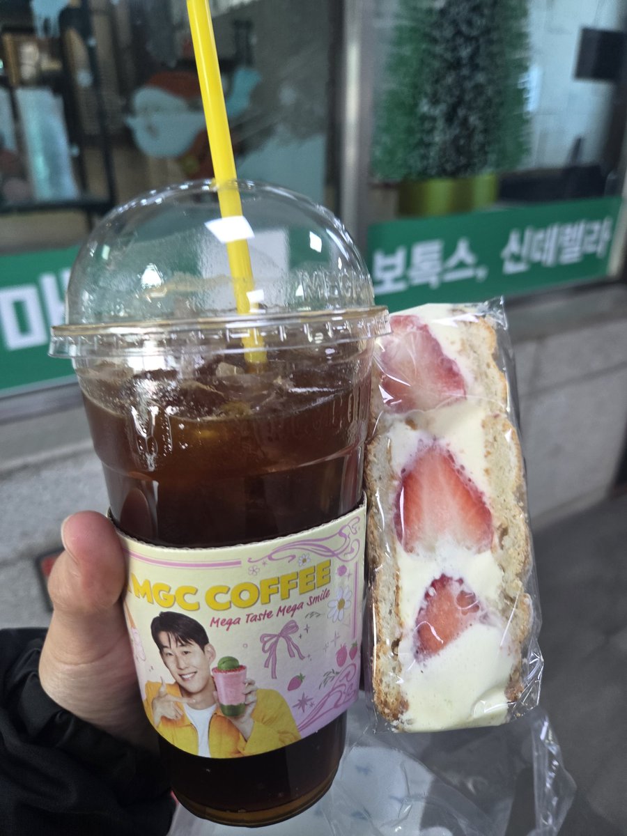 🍓🍞윤숲 후르츠산도점
딸기 산도 - 7,200원

입에 넣자마자 사라지는 부드러움
다들 드셔보세요