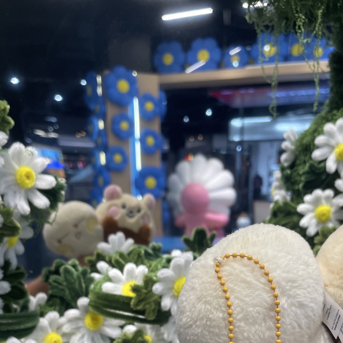 jilepatk's tweet image. #JISUNG_BDAY2026 📍B2S Central Ladprao

เจอแล้วววววว ㅜ ㅜ เดินหาอยู่สักพักนึงว่าจออยู่ตรงไหน ตอนแรกคิดว่าอยู่ข้างหน้าแน่ะ ใครจะมาดูจอวันเกิดจีซองที่ลาดพร้าว น้องจะอยู่ข้างในแถวแคชเชียร์เลยน้า ♡

( แอบแวะมาชิม HaloTea ที่บ้านน้องจีซองจัดคาเฟ่ด้วย ชานมมะลิหอมอร่อยยยย )