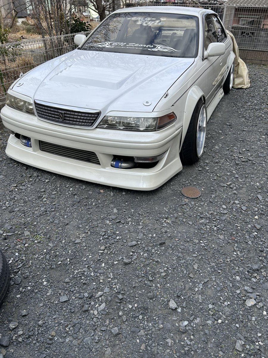 やっぱりダクトボンネットは必須ですなー

あとは、色を入れて頂きます😂