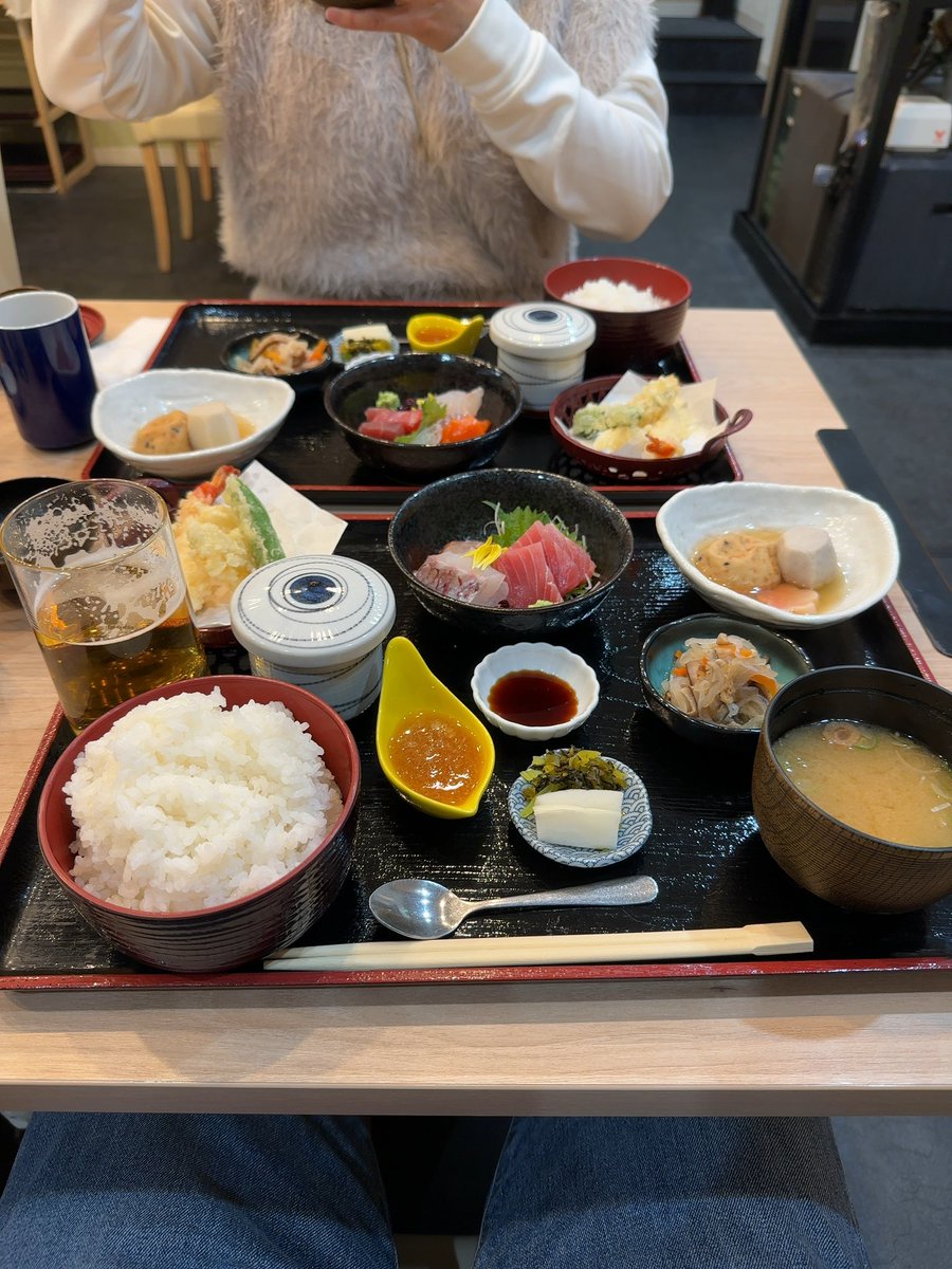 人間ドックが終われば、美味しい食事が待っております😋
胃カメラで麻酔を使っているので、車の運転などは控えなさいと言われましたが、アルコールについてはよく聞こえなかったので、ビールにしておきました😅