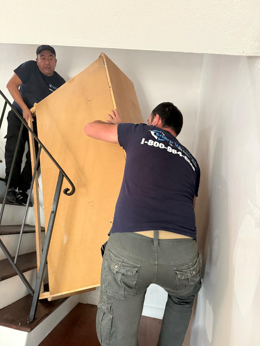 sharpvanlines's tweet image. Wrapped, padded, tightened, carried.
Nothing heroic — just careful hands, a bit of patience, and zero damage where it matters.
That’s the job.
Quiet work, solid results, end of story.

#SharpVanLines #NYCMoving #FurnitureAssembly #MattressMove #CityMoves
