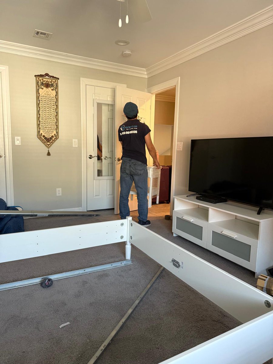 sharpvanlines's tweet image. Wrapped, padded, tightened, carried.
Nothing heroic — just careful hands, a bit of patience, and zero damage where it matters.
That’s the job.
Quiet work, solid results, end of story.

#SharpVanLines #NYCMoving #FurnitureAssembly #MattressMove #CityMoves