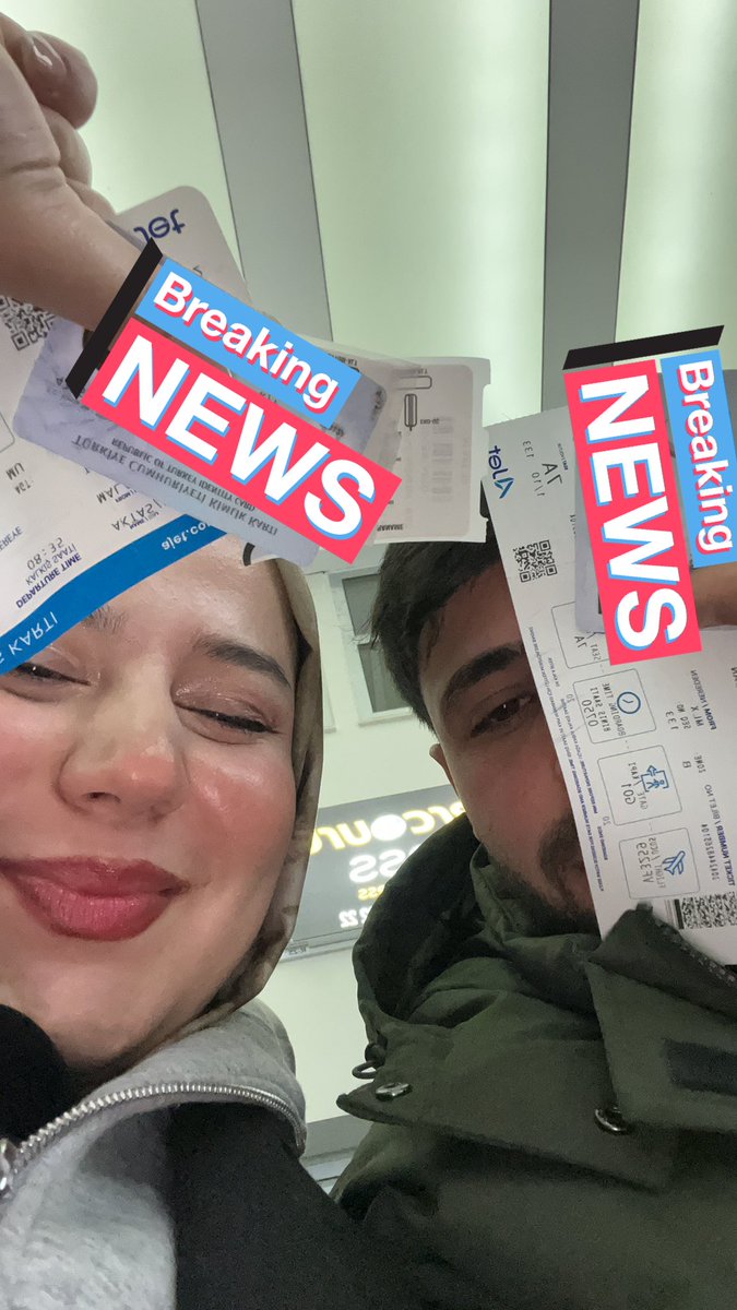 ayhelloooo's tweet image. Düğünde takılan tüm altınları yemeye gidiyoruz 😂