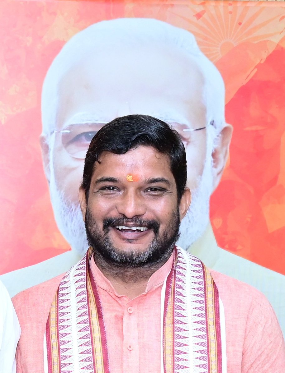 हमको प्रधानमंत्री श्री नरेन्द्र मोदी पर भरोसा करना ही होगा... 
<a href="/narendramodi/">Narendra Modi</a>