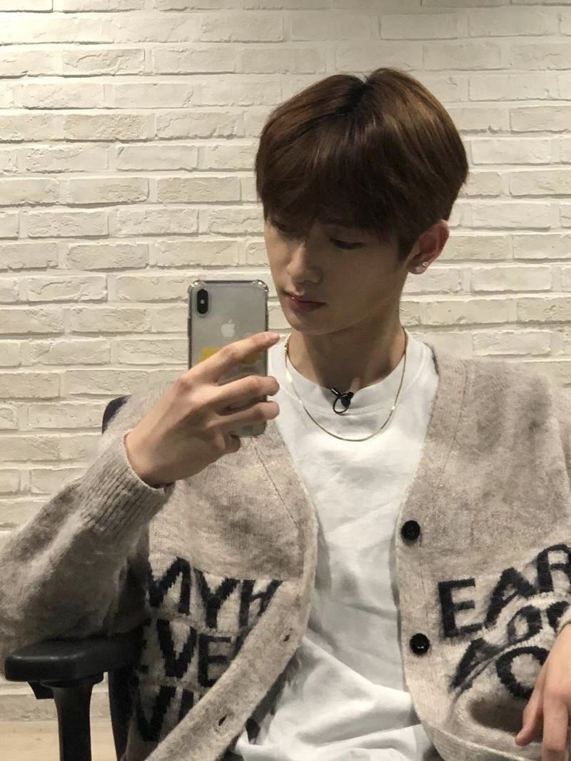 nottenottzz's tweet photo. 김 비서 제일 기분 안 좋은 날
이사님이 전남편 만나러 갈 때

컨우야 나 오늘 안싢이 만나느라
조금 늦으니까 준이 픽업 좀

                                                                 전남편 안싢

안싢이는 상하이에서 사업하는 사람인데
이사님이랑 행사에서 눈맞아서 
초고속 애 생김… https://t.co/RqsBtQMfKH