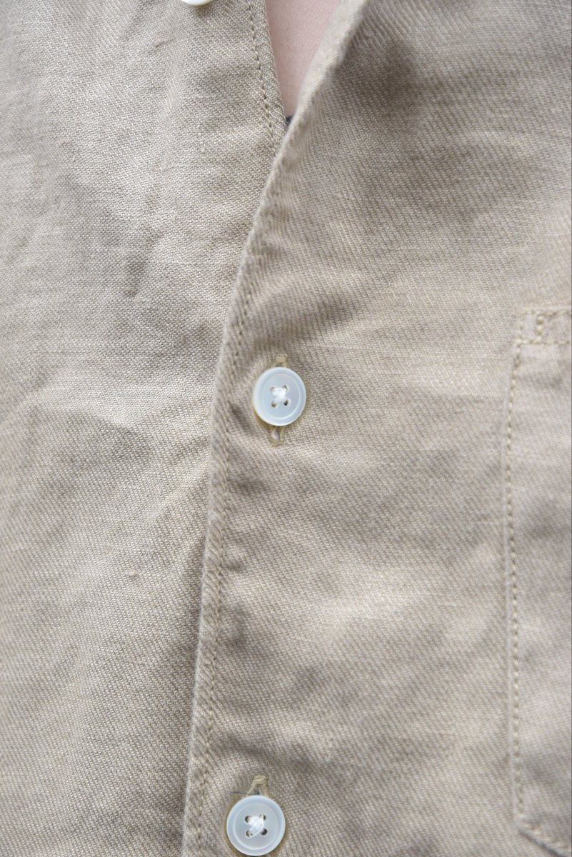 DIGAWELより、繊維が丈夫でしなやかなフレンチリネン生地が特徴の"Puckering shirt"。
洗濯を繰り返すほど肌触りの良い柔らかさになる上品な光沢のある生地を採用しています。ゆったりとしたサイズ感でこれからの季節に最適な一着となっております。

¥41,800 TAX IN
onlinestore.1ldkshop.com/c/brand/digawe…