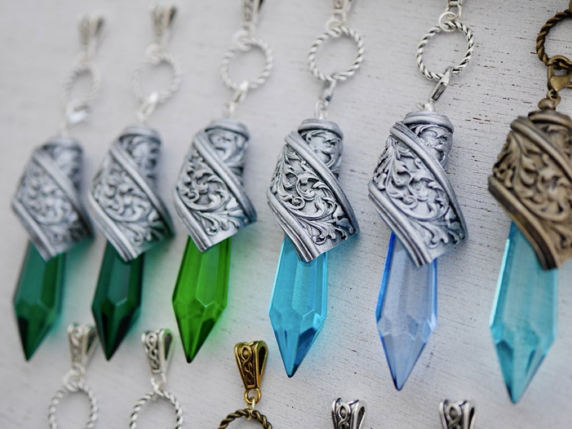 アミュレットをほぼ全種ご覧いただけるのは今回の個展が最後になると