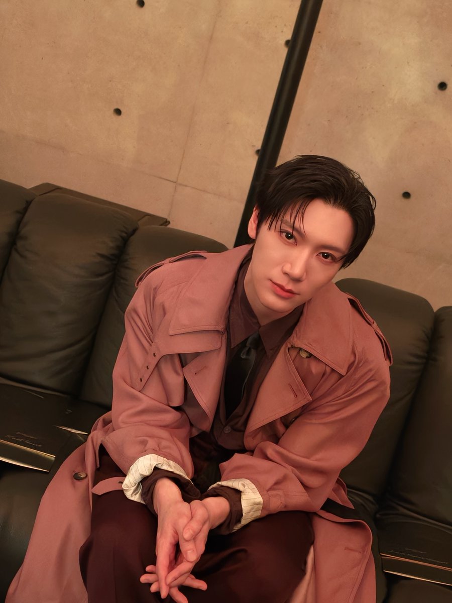 _twentyfournew_'s tweet image. สมมงมาก!!!  คุณBAล์ เตนล์ ชิตพล ลี้ชัยพรกุล ร่วมชมล์แฟชั่นโชว์ Saint Laurent Men’s Winter 2026 Show ณ กรุงปารีสล์ 

TENLEE WITH YSL MENs WINTER26 #SaintLaurentxTEN