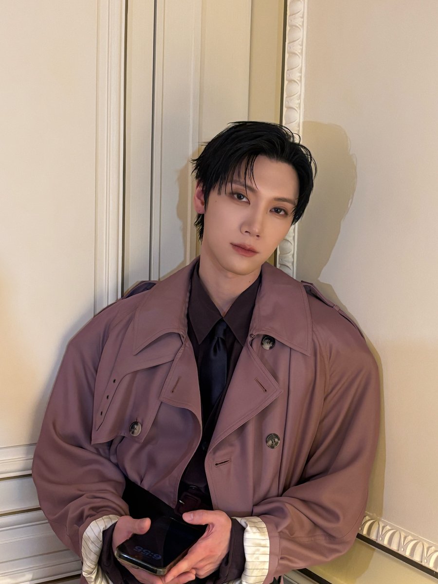 _twentyfournew_'s tweet image. สมมงมาก!!!  คุณBAล์ เตนล์ ชิตพล ลี้ชัยพรกุล ร่วมชมล์แฟชั่นโชว์ Saint Laurent Men’s Winter 2026 Show ณ กรุงปารีสล์ 

TENLEE WITH YSL MENs WINTER26 #SaintLaurentxTEN