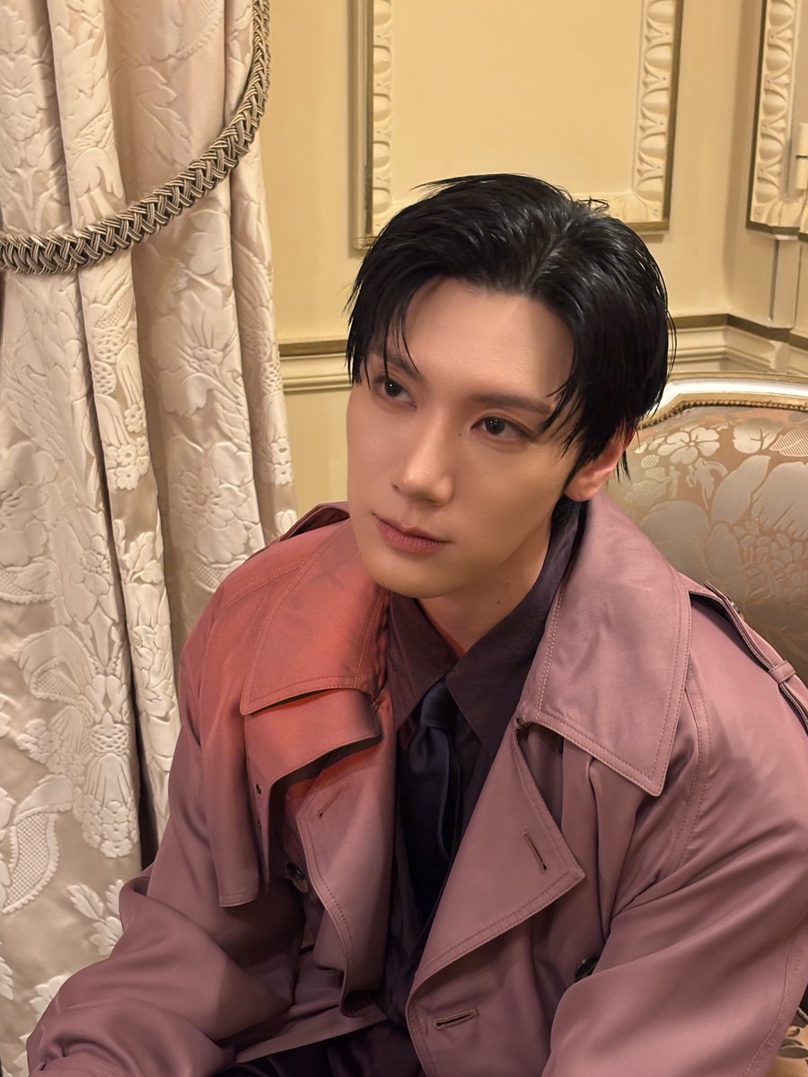 _twentyfournew_'s tweet image. สมมงมาก!!!  คุณBAล์ เตนล์ ชิตพล ลี้ชัยพรกุล ร่วมชมล์แฟชั่นโชว์ Saint Laurent Men’s Winter 2026 Show ณ กรุงปารีสล์ 

TENLEE WITH YSL MENs WINTER26 #SaintLaurentxTEN