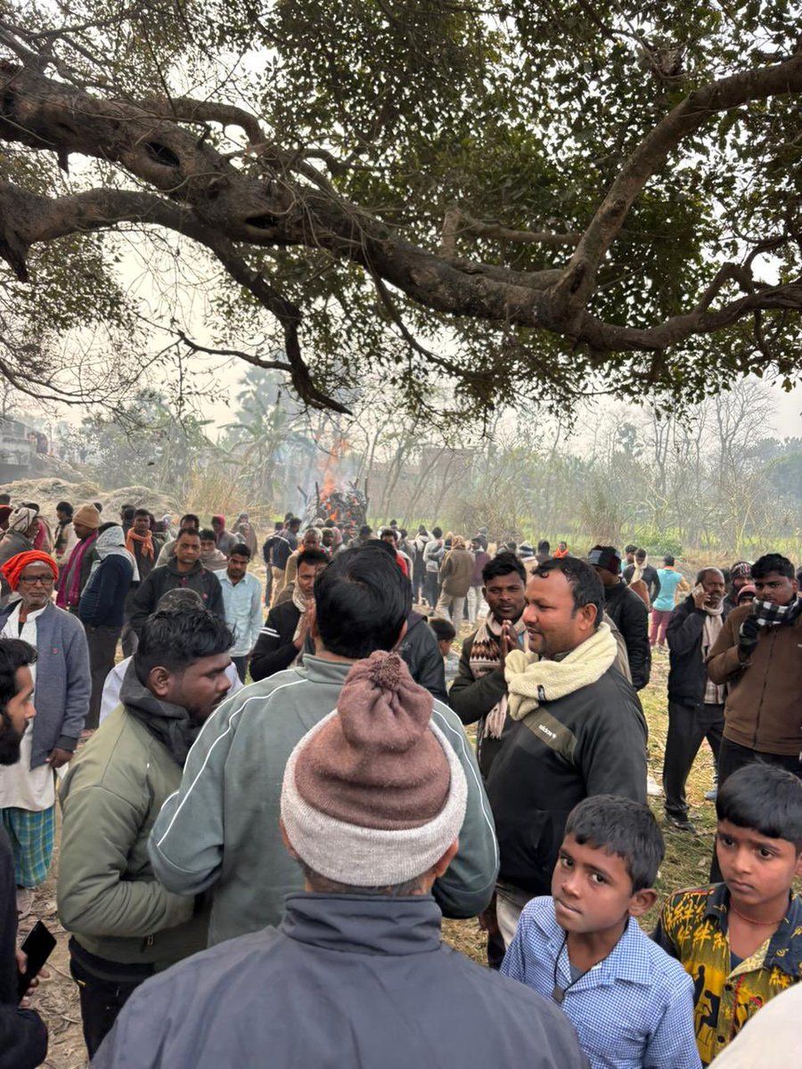 आज अपने विधान सभा क्षेत्र अंतर्गत ग्राम सभा मनिकौरा निवासी श्री रामानन्द साहनी जी के सुपुत्र के आकस्मिक देहांत की दुःखद सूचना पर घाट पहुँचकर पचलकड़ी दी। ईश्वर दिवंगत आत्मा को अपने श्रीचरणों में स्थान दें एवं शोक संतप्त परिजनों को इस अपार दुःख को सहने की शक्ति प्रदान करें।