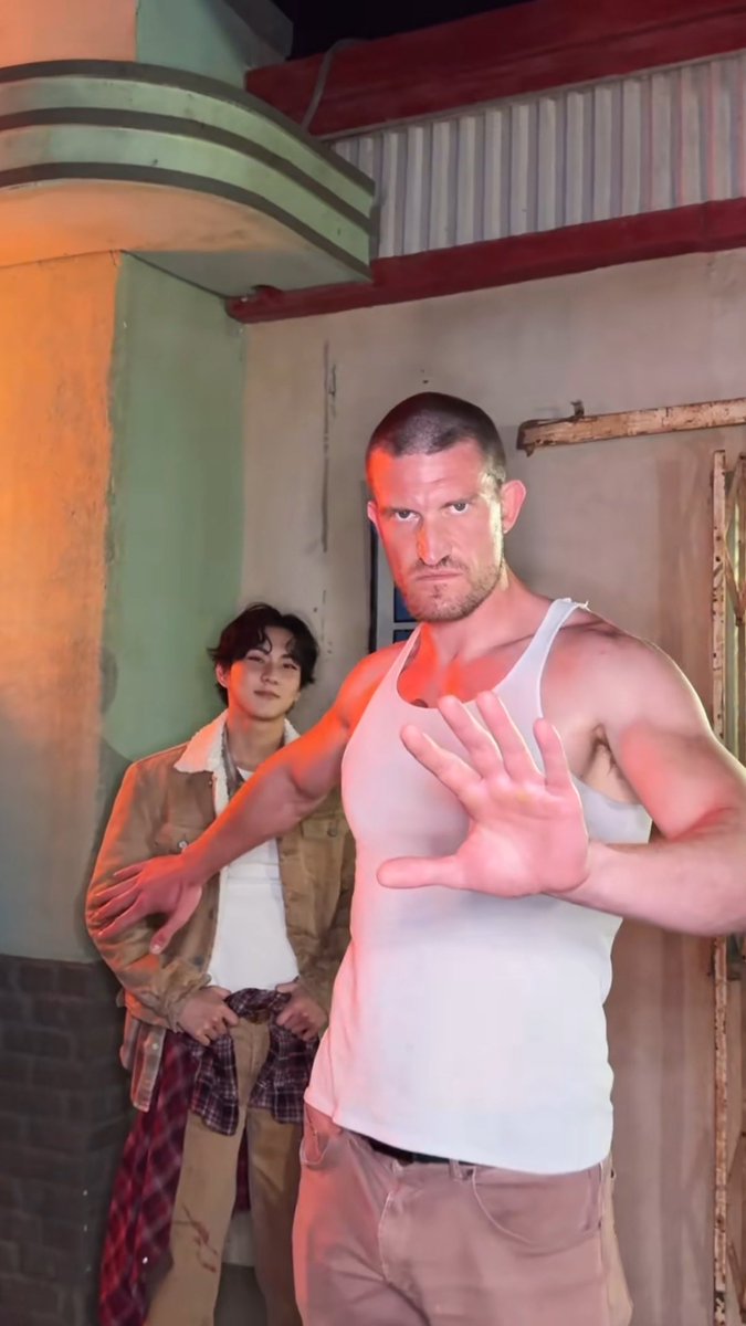 jwonmyheart_'s tweet image. me protecting jungwon like my life depends on it: