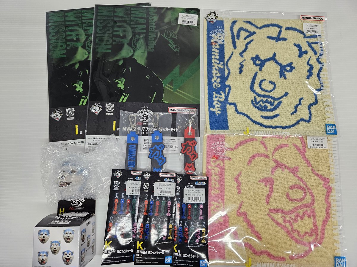 LDHex3jsb's tweet photo. MAN WITH A MISSION 15th ANNIVERSARY
マンウィズ 一番くじ 交換
譲→1枚目
　　H賞 Kamikaze Boy
求→2-4枚目(印なし)
　　H賞 Rib
難しいとは思いますが、交換お願いします
郵送での交換になります
※H賞は同種のみ交換 https://t.co/rmFGxRHAUh