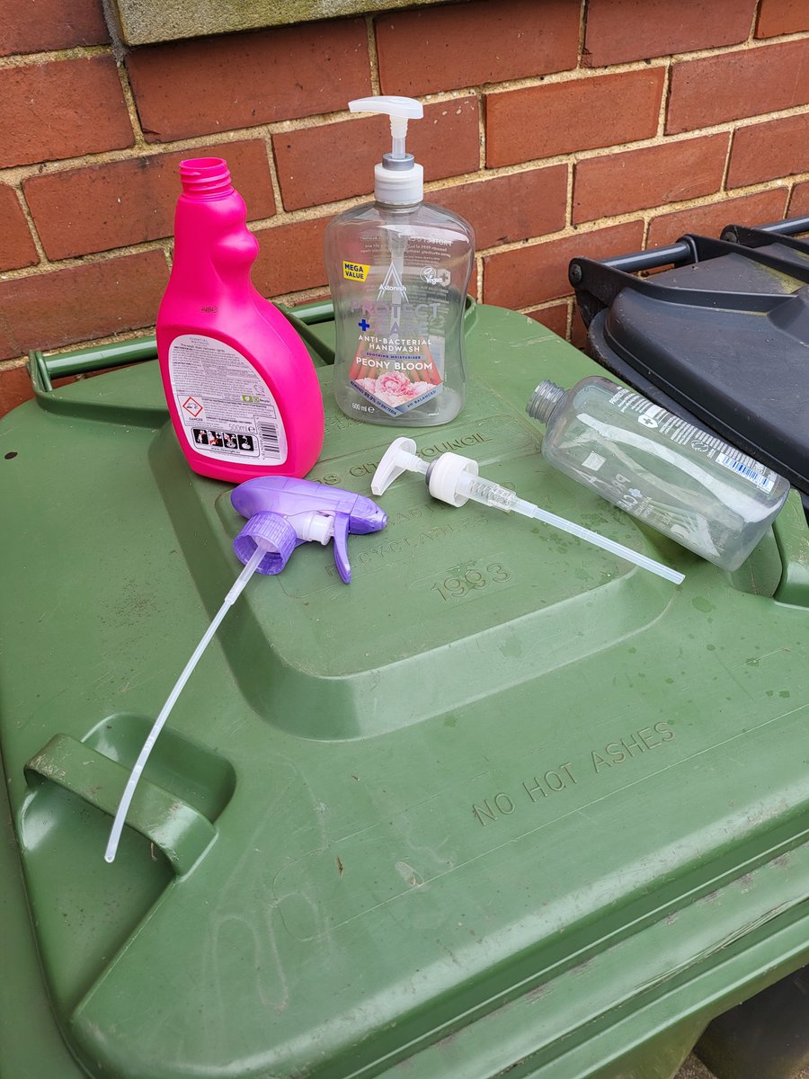 LeedsRecycles's tweet photo. I'm "soaping" to see more of your liquid soap, shower gel and spray bottles in the green bin! You can recycle your common cleaning bottles including bleach and spray bottles (including the pump and trigger bits) all in the #Leeds green bin #RecyclingOnTogether #GreenBin 🧴🫧 https://t.co/2YCVY6XPZo